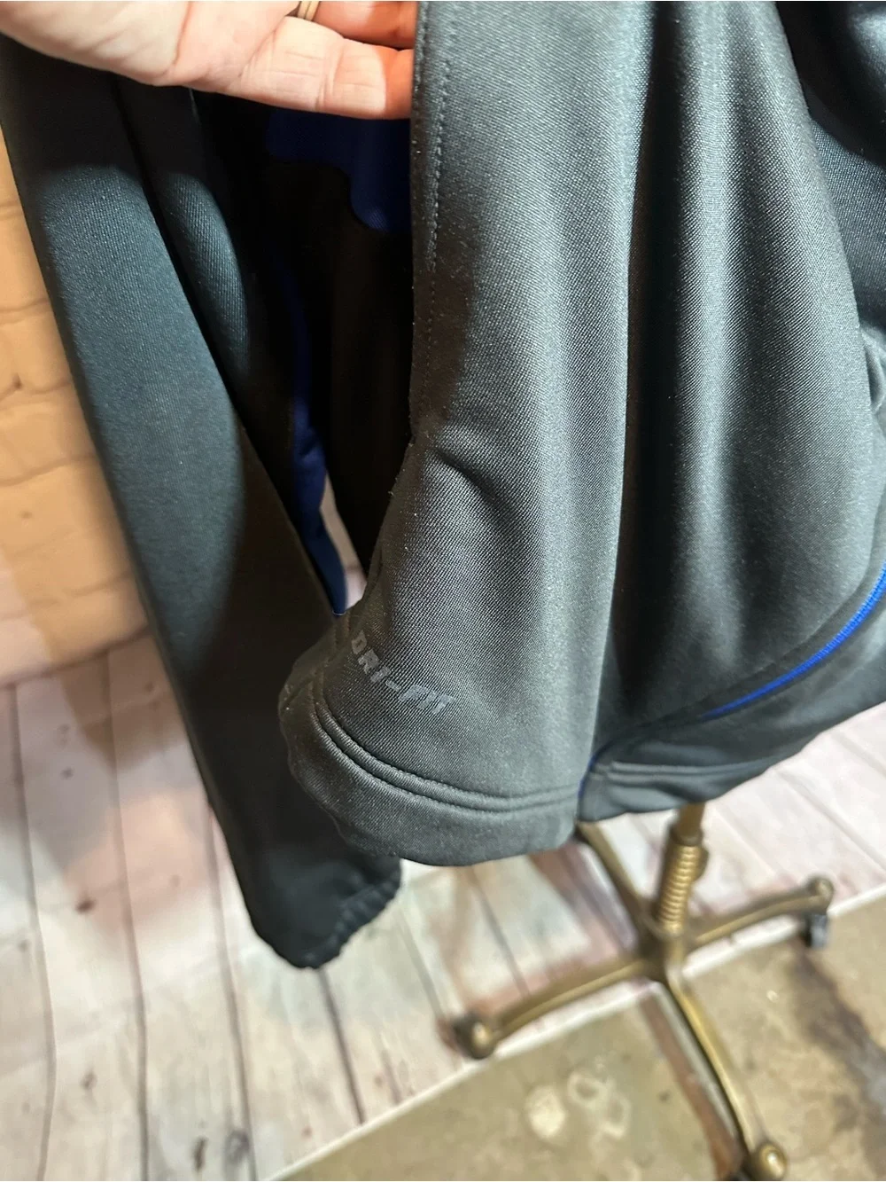 Nike Men’s Gray Full-Zip Jacket with Blue Trim and UD logo - Picture 7 of 7